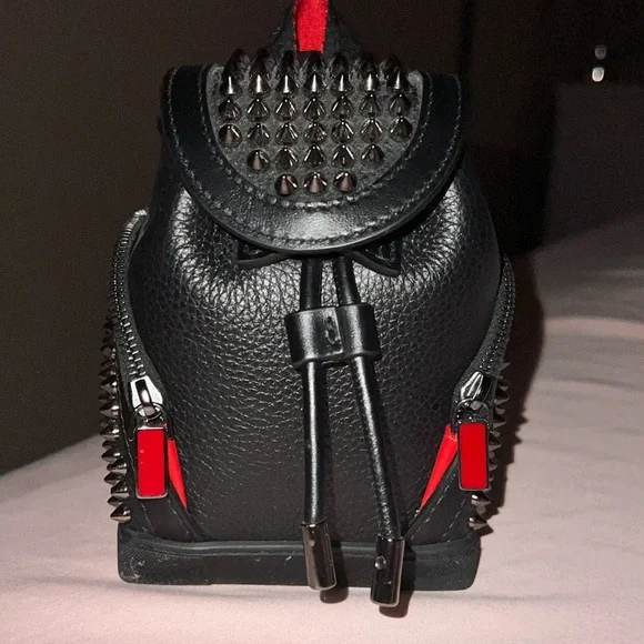 Christian Louboutin スパイクバッグ 黒赤 NWT - Christian Louboutin - Spikes Explorafunk Backpack - Red